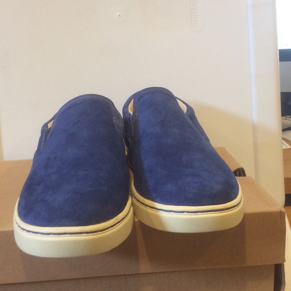 UGG Slip-On Sneaker - Picture 2 of 5