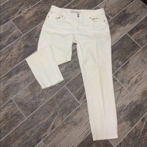 White cropped skinny leg jeans
