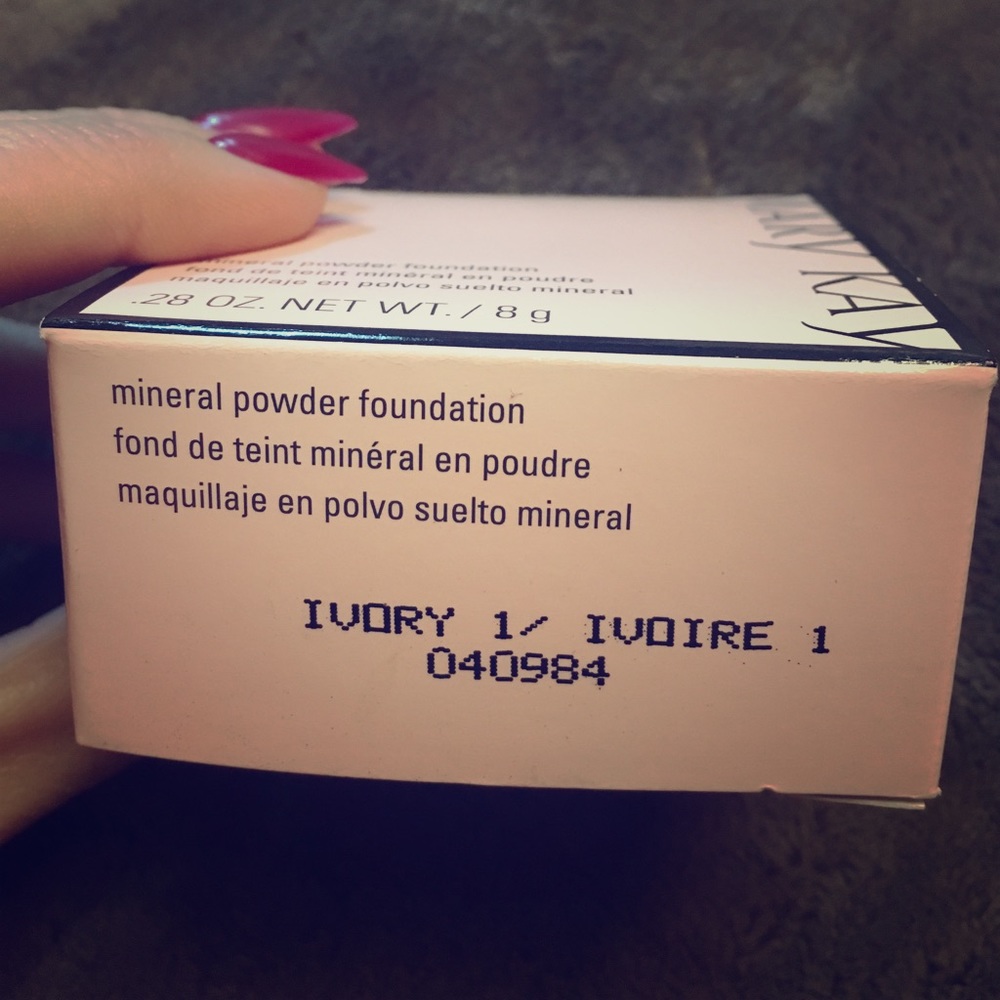 Powder foundation- ivory 1