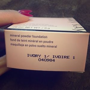 Powder foundation- ivory 1