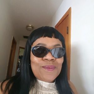 Meet your Posher, Regina