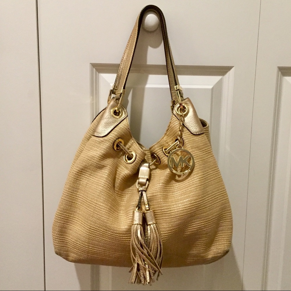 Michael Kors Middleton Drawstring Shoulder bag!