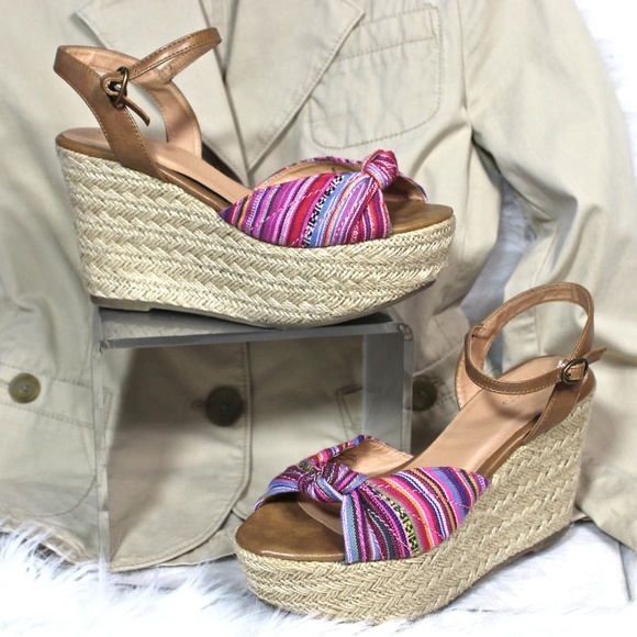 NEAR NEW Colorful Jute Platforms - Picture 1 of 8