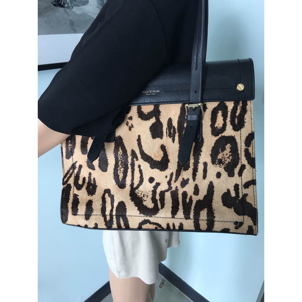 SOLD‼️ Isaac Mizrahi cheetah print leather handbag