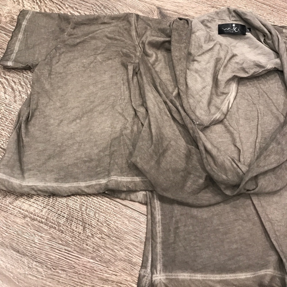 Shirts - Picture 4 of 5