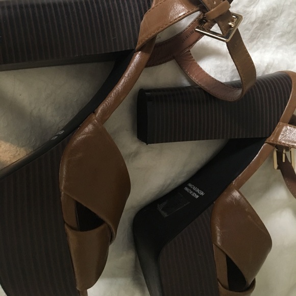 Chunky Browns Heels - Picture 3 of 4