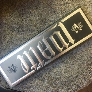KAT VON D metal matte palette