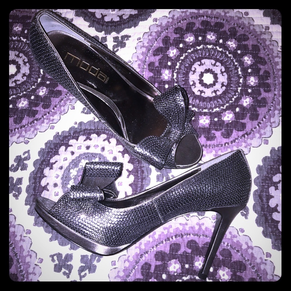 💕Timeless Pewter Sequin Heels