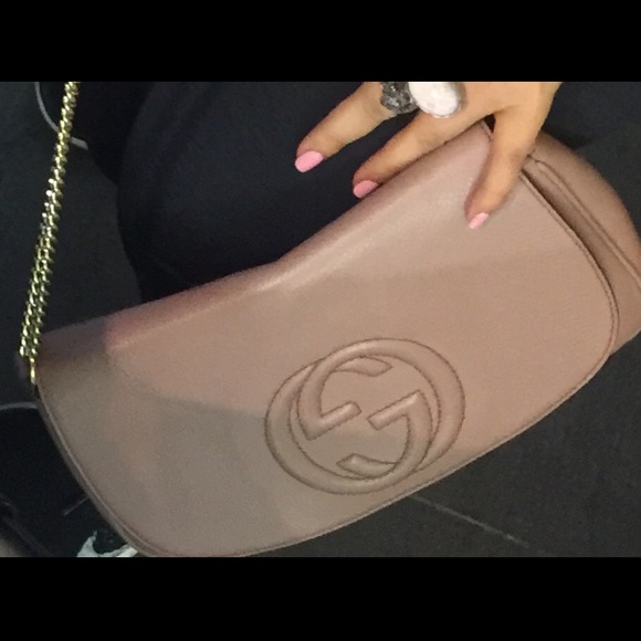 Gucci Handbags - Gucci soho cross body with light gold chain