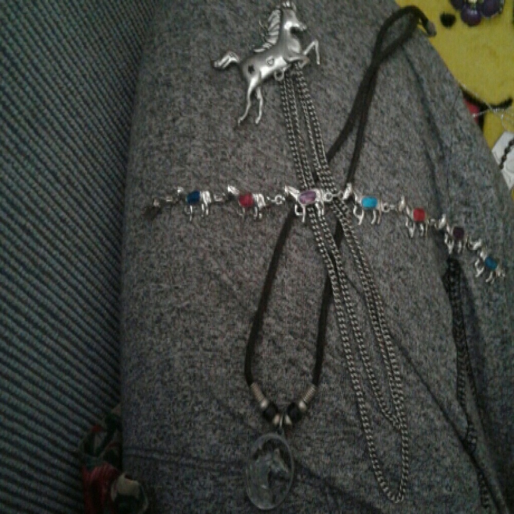 2necklaces 1 bracelet