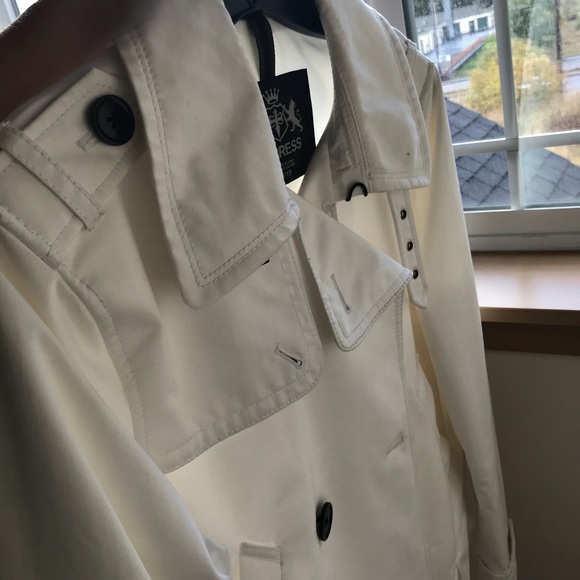 White mens trendy trench coat - Picture 5 of 8