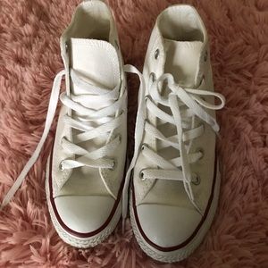 🌞white converse high tops🌛