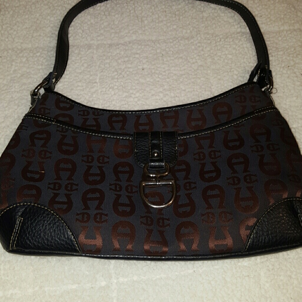 ETIENNE AIGNER PURSE PRETTY NO STAINS HARDLY USED