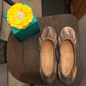 Size 9 Lovestruck Tieks. Rose Gold.