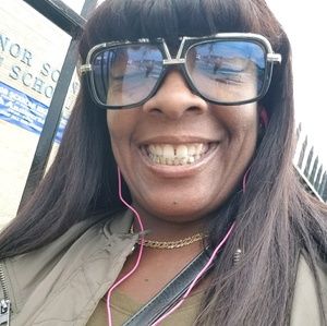 Meet your Posher, Leshay