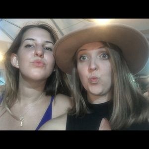 Meet your Posher, Holly