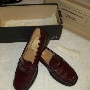 WORN BASS PENNY LOAFERS SIZE 9