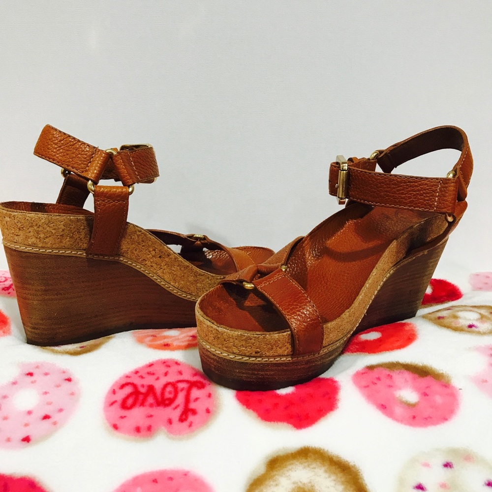 Beautiful Tory Burch wedge sandals!