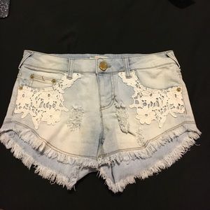 Light Wash Shorts with Lace