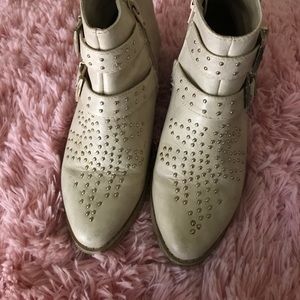 Forever21 booties☃️