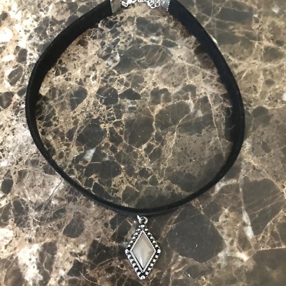 Forever 21 felt choker with accent