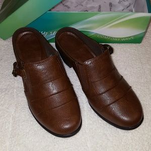 SIZE 8.5 MULES SO COMFORTABLE