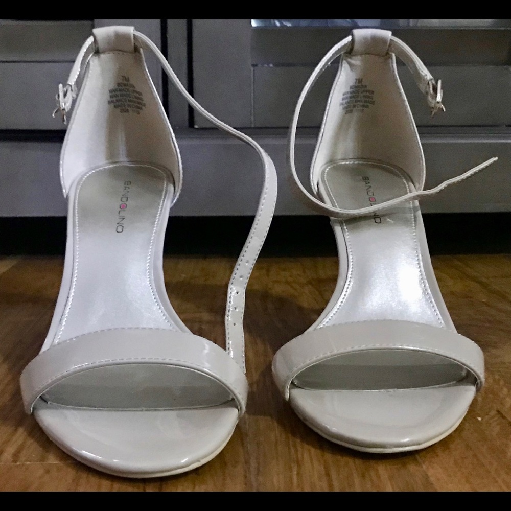 Nude patent leather sandal