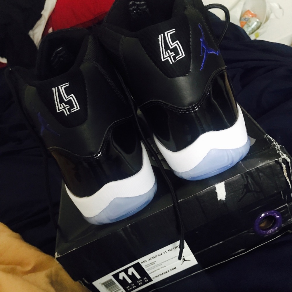 UA space jams sz 11