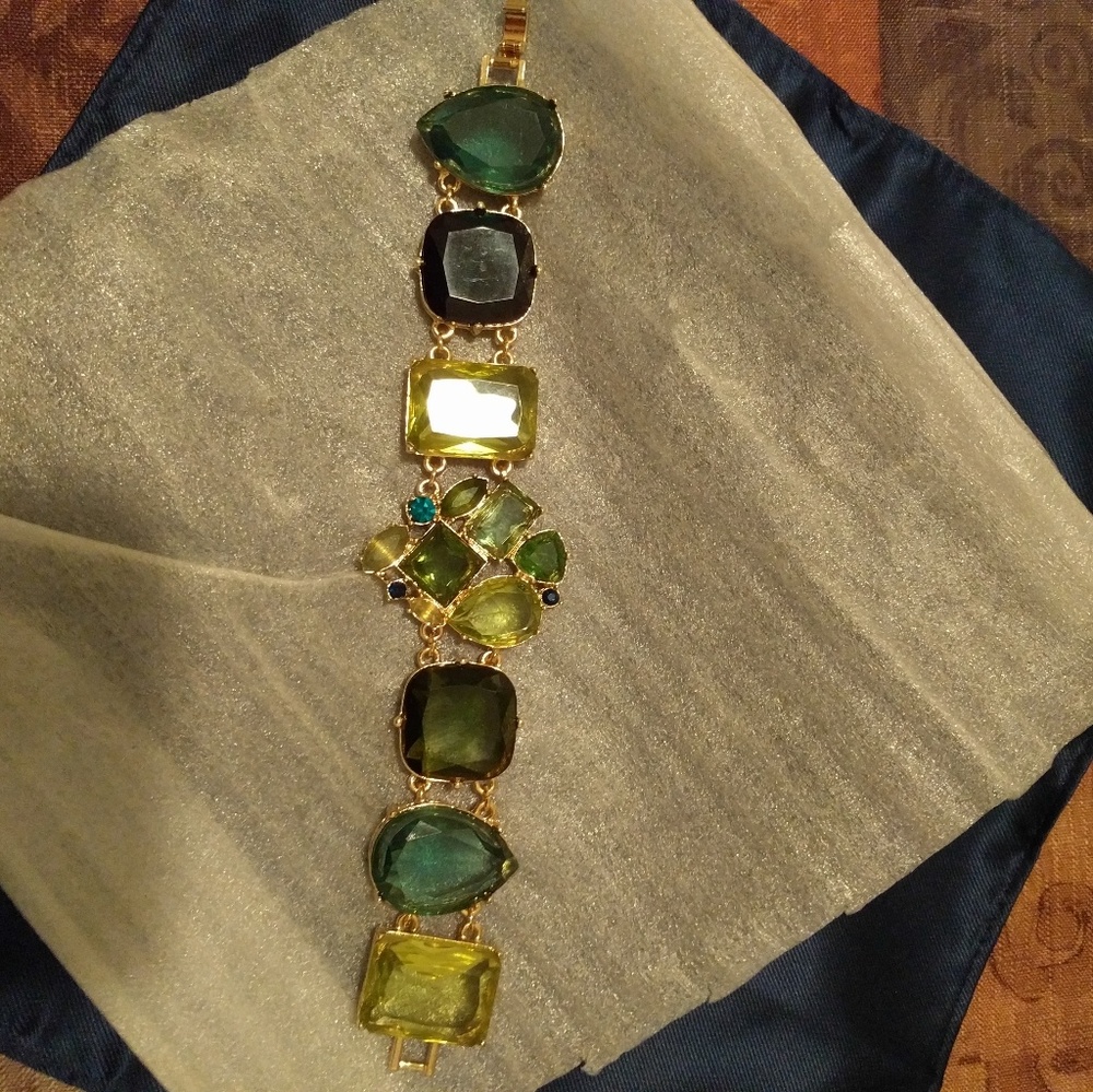 Green glass gem bracelet