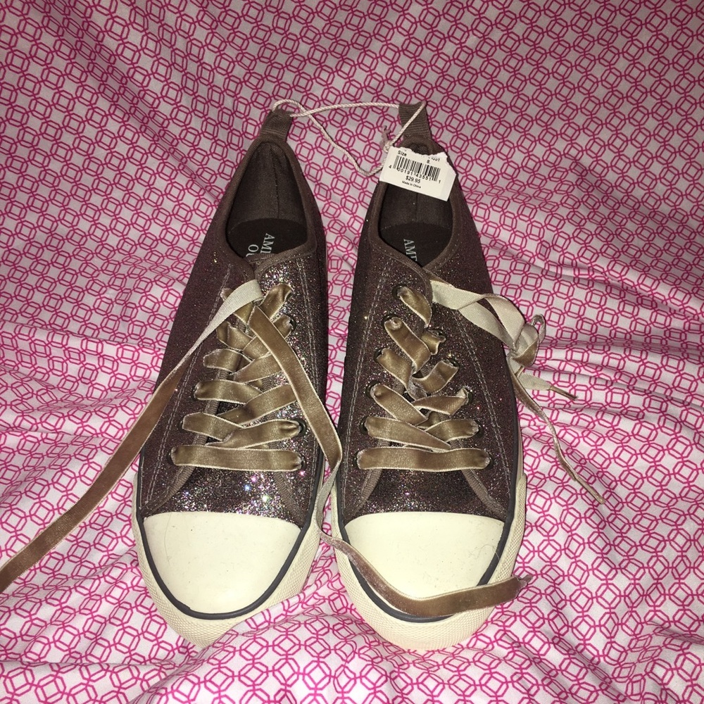 AE tennis shoes