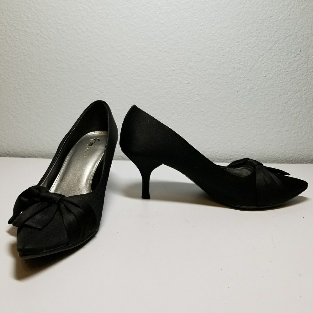 FIONI satin pumps