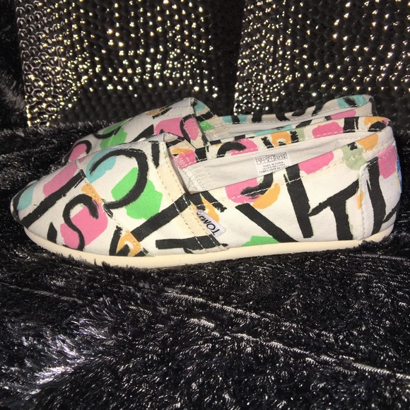 Toms - Picture 2 of 5