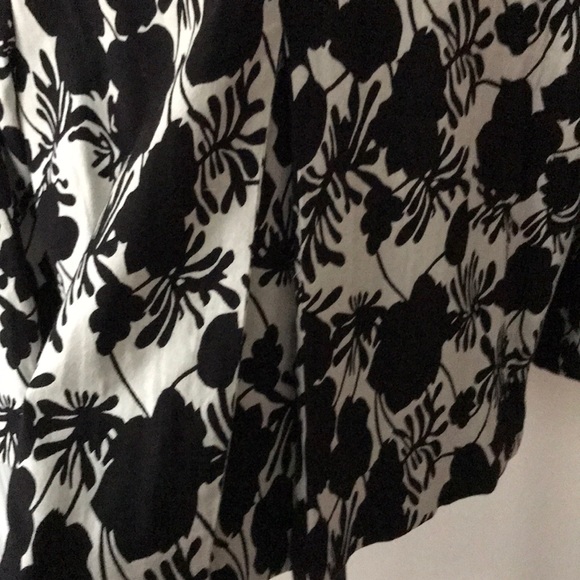 Beautiful floral jacket. - Picture 3 of 4