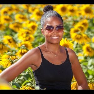Meet your Posher, April