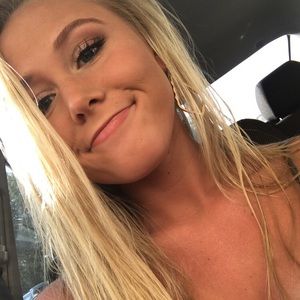 Meet your Posher, Chloe