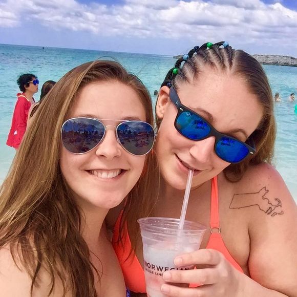 Meet your Posher, Danielle - Picture 1 of 1