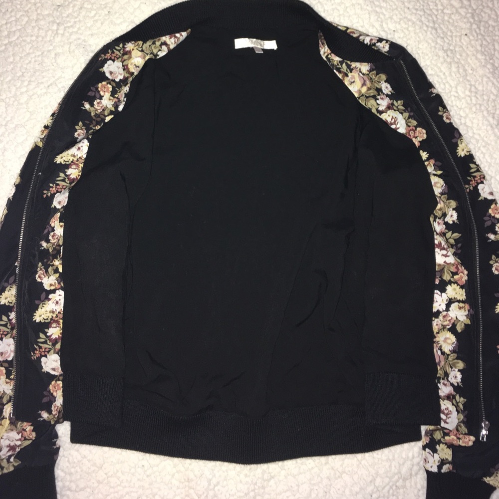 SOLD Adorable Wayf Logan Floral Bomber Jacket - Picture 3 of 7