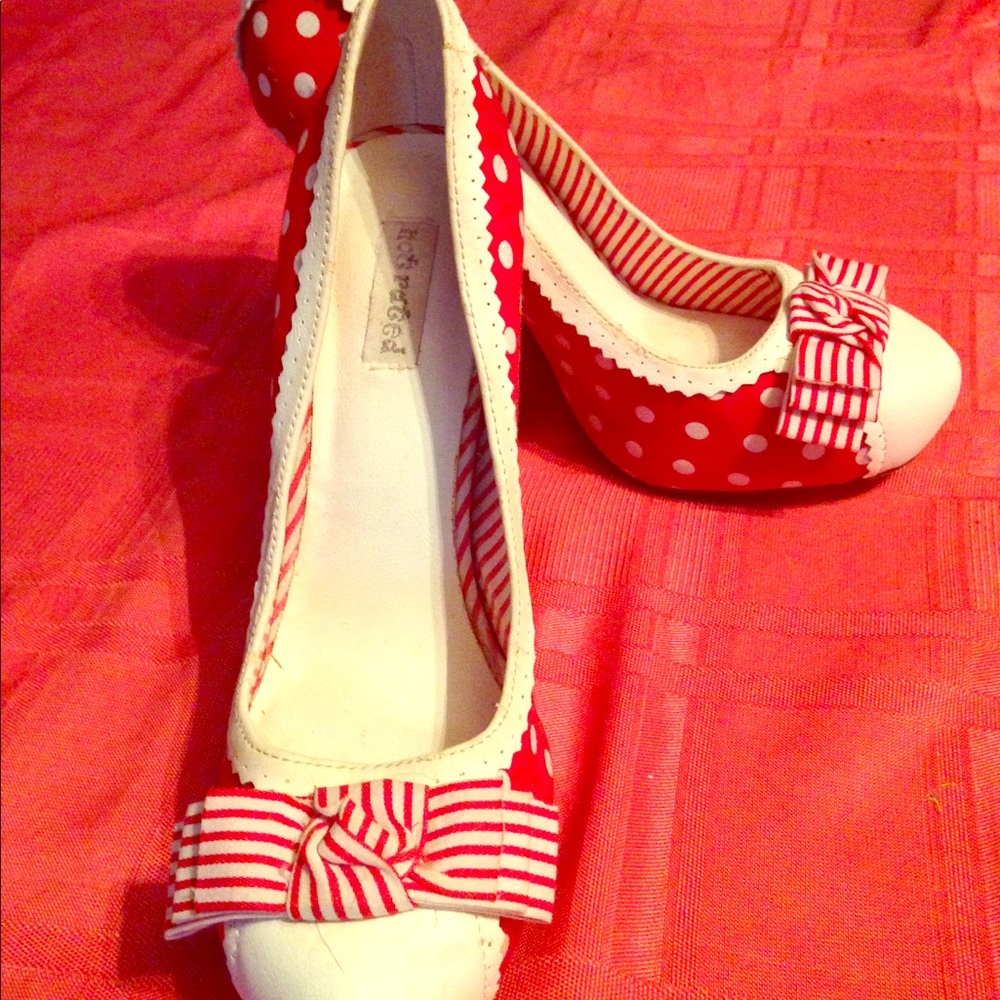 Versona red pumps