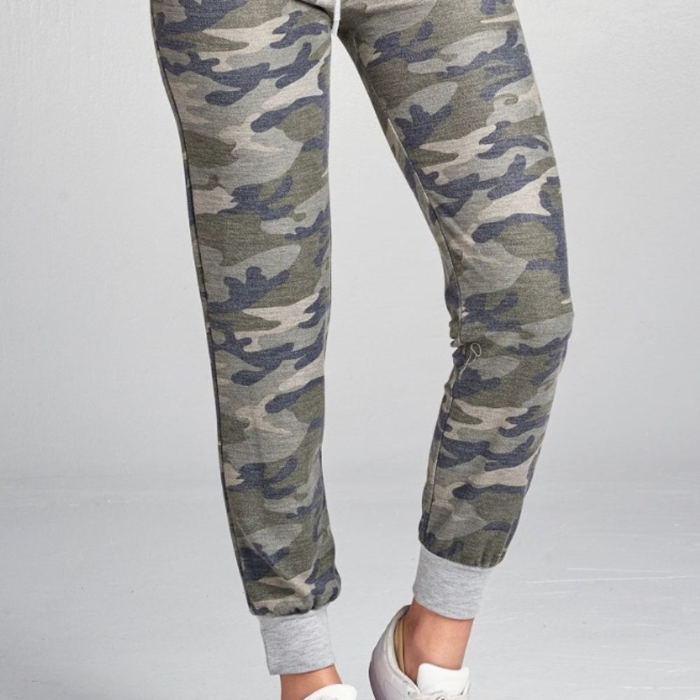 LAST PAIR💔The Coryn Camo Joggers - Picture 2 of 4