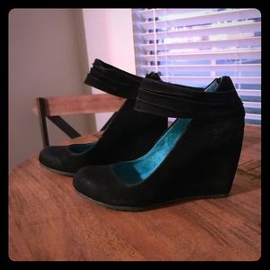 BRAND NEW Black Wedges w/ CUTE ankle strap!