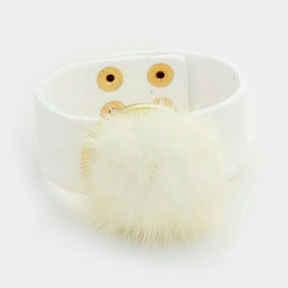 $3/25 M&M💫just in 💫 POM POM BRACELET - Picture 2 of 3