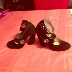 Black glam pumps