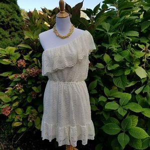Off shoulder lace dress
