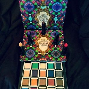Urban Decay Alice in Wond Palette and lipstick set