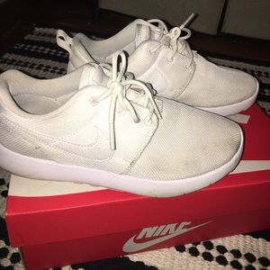 Nike roshe off white