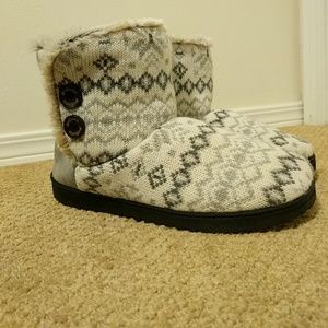 Knit fuzzy boots