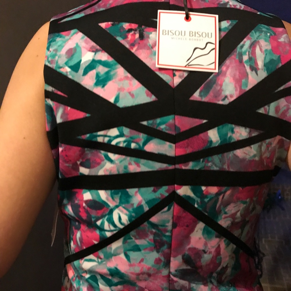 Bisou beautiful top brand new