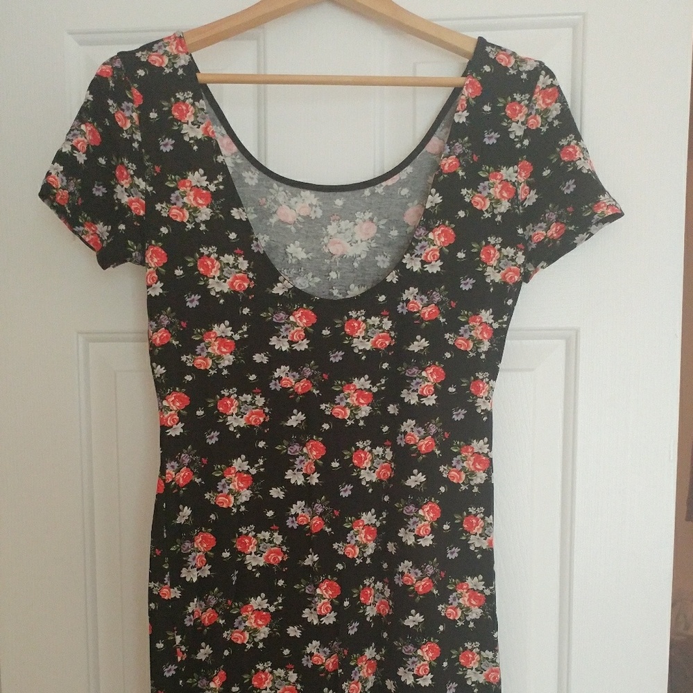 Dress - Picture 5 of 5
