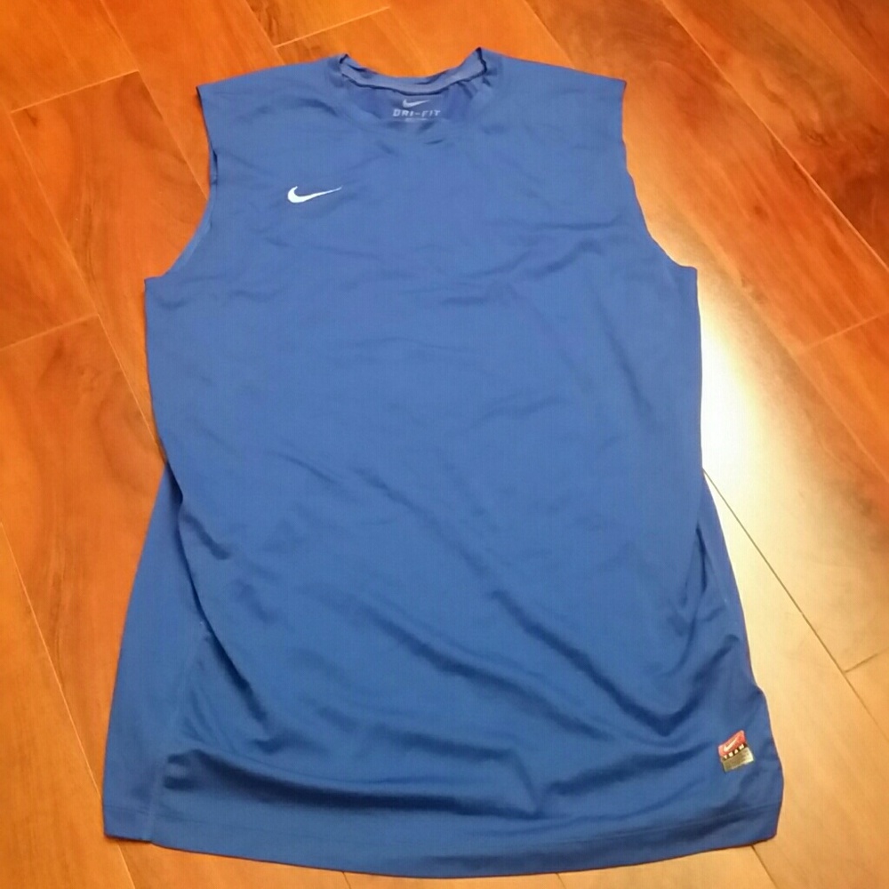 Men's Nike athletic top