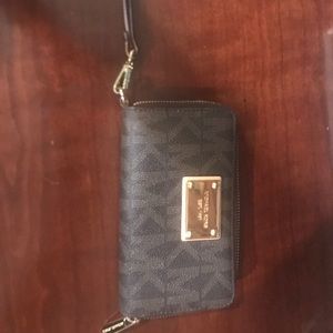 Michael kors wallet wristlet